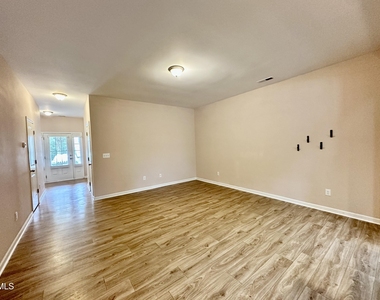 1415 Montonia Street - Photo Thumbnail 5