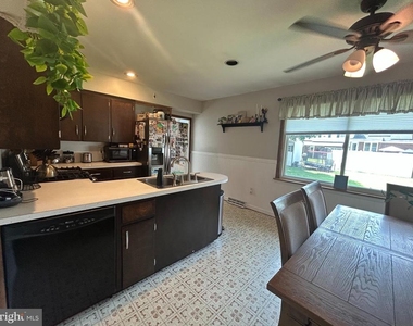 551 French Street - Photo Thumbnail 7