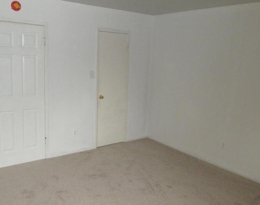 10214 Prince Place - Photo Thumbnail 13