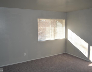 10214 Prince Place - Photo Thumbnail 12