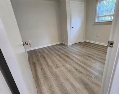 2703 Bey Court - Photo Thumbnail 12