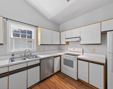 105 Ellsworth Place - Photo Thumbnail 6
