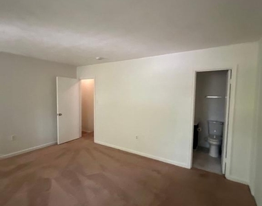 12809 Cheval Court - Photo Thumbnail 15