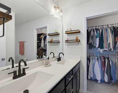 5933 Illuminate Avenue - Photo Thumbnail 10