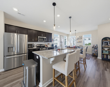 5933 Illuminate Avenue - Photo Thumbnail 4