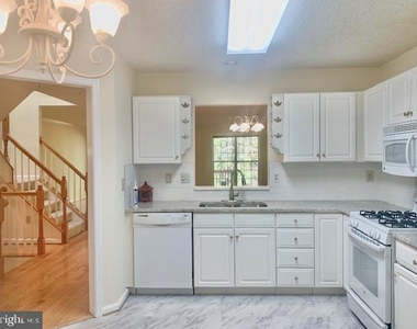 2611 Little Vista Terrace - Photo Thumbnail 5