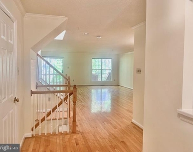 2611 Little Vista Terrace - Photo Thumbnail 2