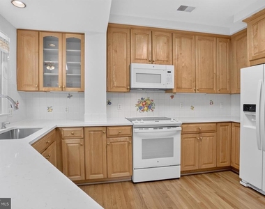 4705 Hunt Avenue - Photo Thumbnail 3