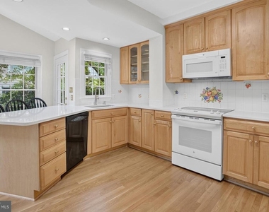 4705 Hunt Avenue - Photo Thumbnail 2