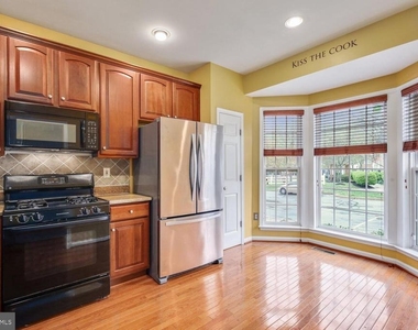 19421 Rayfield Dr - Photo Thumbnail 8