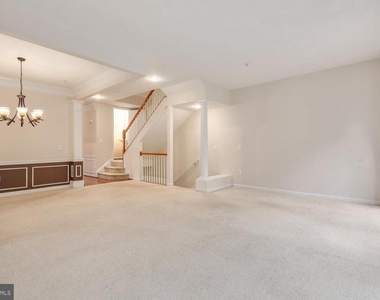 19421 Rayfield Dr - Photo Thumbnail 3