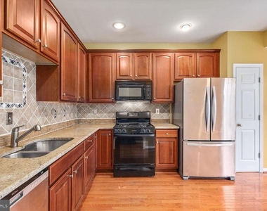 19421 Rayfield Dr - Photo Thumbnail 9