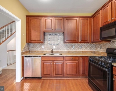 19421 Rayfield Dr - Photo Thumbnail 11
