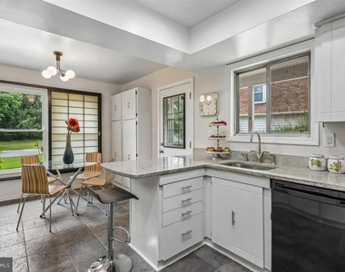 903 Annmore Drive - Photo Thumbnail 10