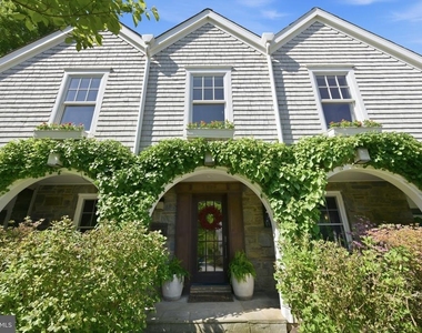 2800 Greenvale Street - Photo Thumbnail 3