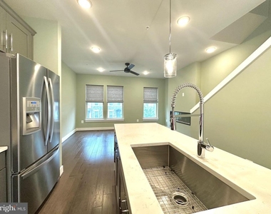 1009 Rockwell Avenue - Photo Thumbnail 16