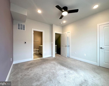 1009 Rockwell Avenue - Photo Thumbnail 30