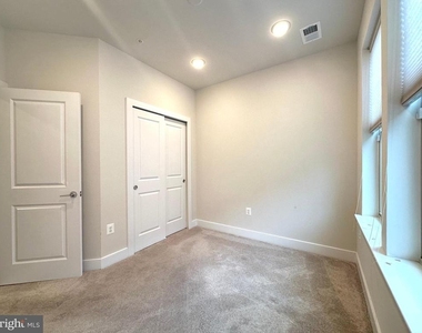 1009 Rockwell Avenue - Photo Thumbnail 4