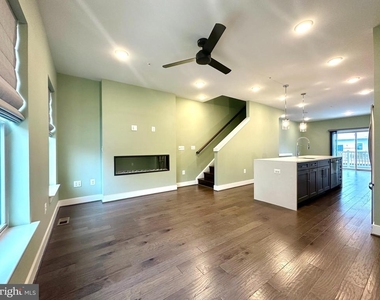 1009 Rockwell Avenue - Photo Thumbnail 10