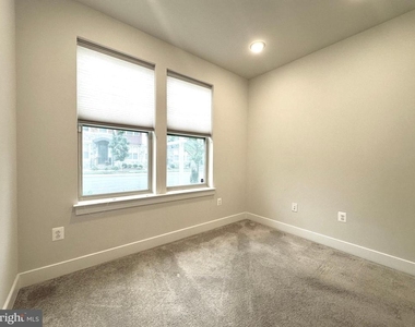 1009 Rockwell Avenue - Photo Thumbnail 3