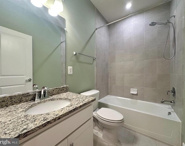 1009 Rockwell Avenue - Photo Thumbnail 7