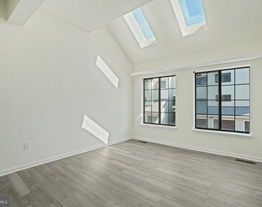 1611 Carriage House Terrace - Photo Thumbnail 7