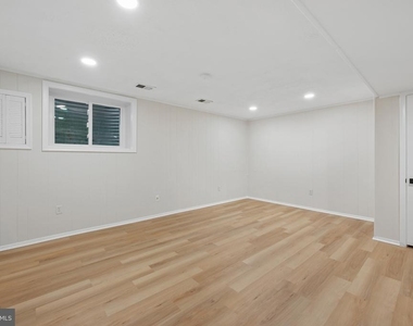 6356 Ducketts Lane - Photo Thumbnail 21