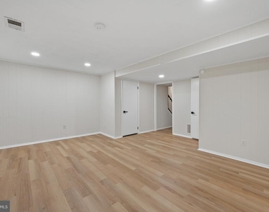 6356 Ducketts Lane - Photo Thumbnail 20