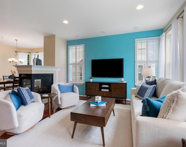 232 Mohegan Drive - Photo Thumbnail 7