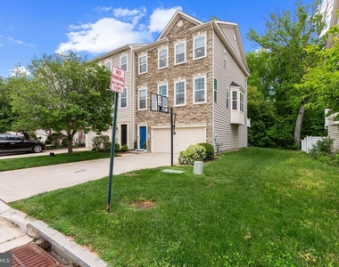 232 Mohegan Drive - Photo Thumbnail 1
