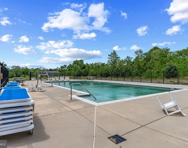 232 Mohegan Drive - Photo Thumbnail 36