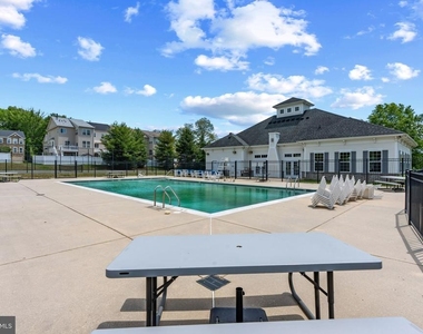 232 Mohegan Drive - Photo Thumbnail 38