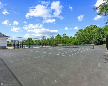 232 Mohegan Drive - Photo Thumbnail 33