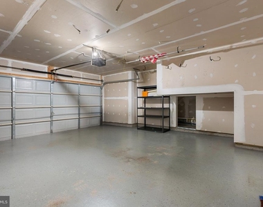 232 Mohegan Drive - Photo Thumbnail 26
