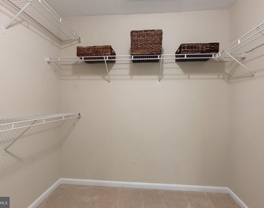 232 Mohegan Drive - Photo Thumbnail 24