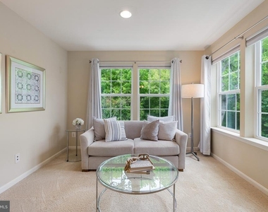 232 Mohegan Drive - Photo Thumbnail 17