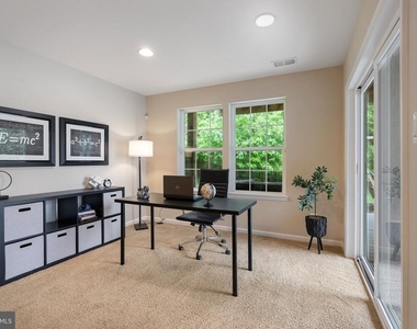 232 Mohegan Drive - Photo Thumbnail 5