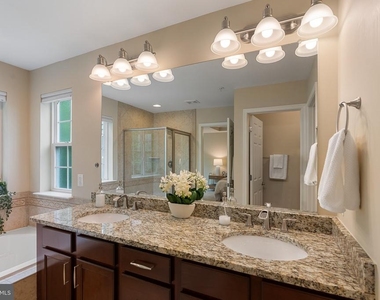 232 Mohegan Drive - Photo Thumbnail 18