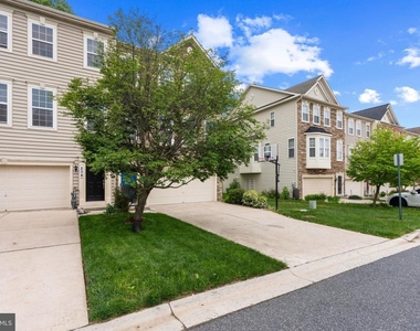 232 Mohegan Drive - Photo Thumbnail 2