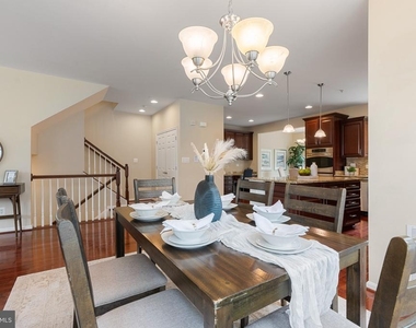 232 Mohegan Drive - Photo Thumbnail 8
