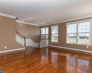 1155 Potomac View Parkway - Photo Thumbnail 4