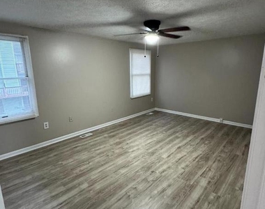 520 Ellrose Court - Photo Thumbnail 13