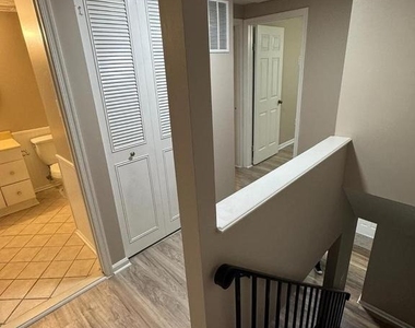 520 Ellrose Court - Photo Thumbnail 10
