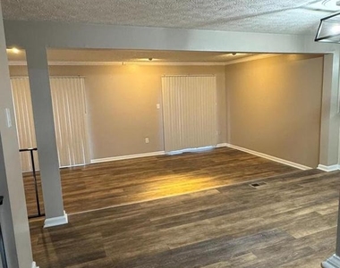 520 Ellrose Court - Photo Thumbnail 5