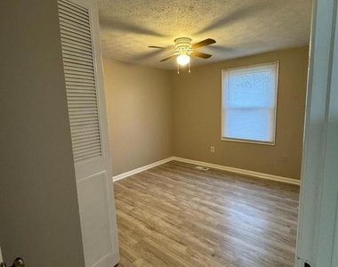520 Ellrose Court - Photo Thumbnail 16