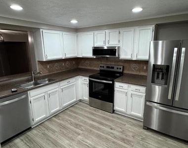 520 Ellrose Court - Photo Thumbnail 4