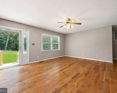 8433 Sailboat Lane - Photo Thumbnail 7
