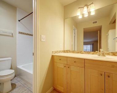 7685 Northcross Dr - Photo Thumbnail 9