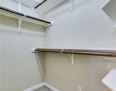 7685 Northcross Dr - Photo Thumbnail 8
