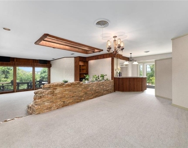 610 Lancelot Way - Photo Thumbnail 17